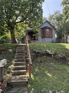/international/us/3270-bell-street-kansas-city-mo-110108772510/