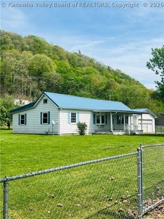 /international/us/338-davis-drive-poca-wv-110107402870/