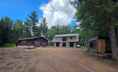 /international/us/bloom-rd-eagle-river-wi-110109042346/