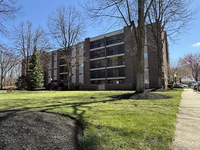 /international/us/66-main-st-stoneham-ma-110107456512/