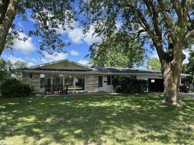 /international/us/105-s-lincoln-street-mount-ayr-ia-110100815713/
