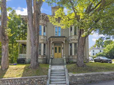 /international/us/62-church-street-gardiner-me-110110137907/