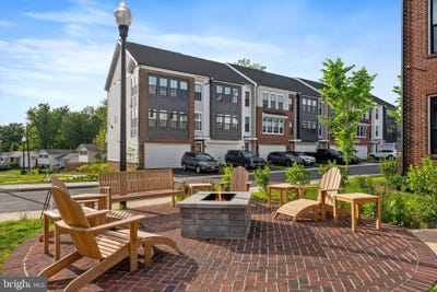 /international/us/7413-rocky-creek-terrace-annandale-va-110108095176/
