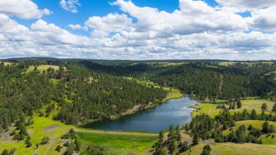 /international/us/100-mule-creek-road-hulett-wy-110108886776/