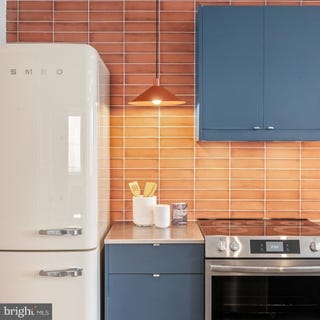 /international/us/2456-frankford-avenue-philadelphia-pa-110106467486/