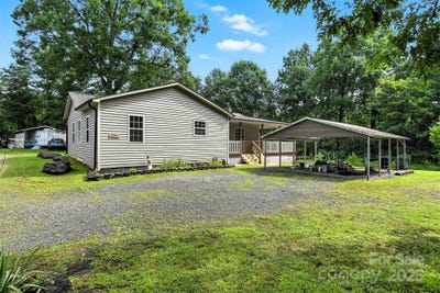 /international/us/2215-green-haven-park-road-morganton-nc-110101066295/