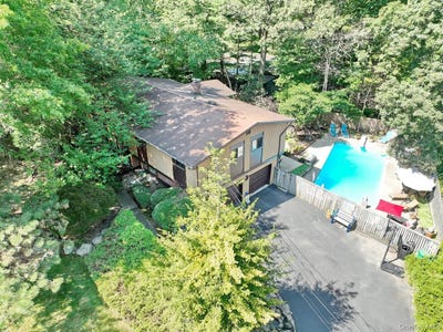 /international/us/15-highland-avenue-chestnut-ridge-ny-110098980327/?lang=en