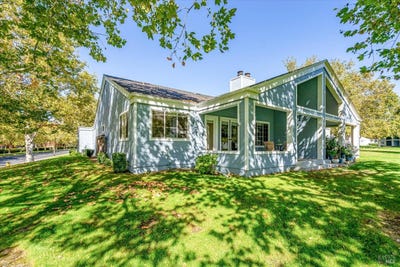 /international/us/9200-lakewood-drive-windsor-ca-110120653174/