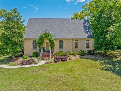 /international/us/1108-n-high-street-franklin-va-110108911664/