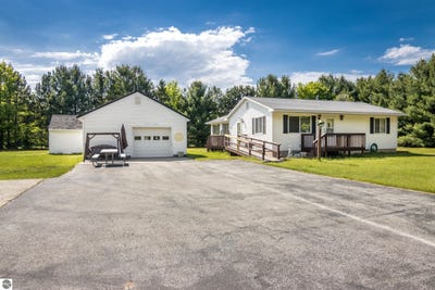 /international/us/1836-hanmer-road-benzonia-mi-110108343335/