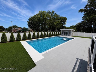 /international/us/19-roslyn-drive-oakhurst-nj-110109055226/