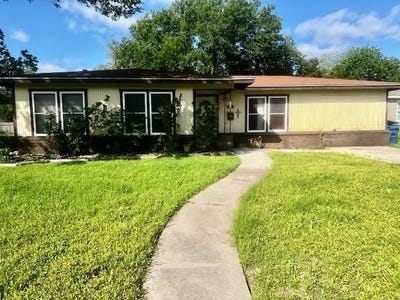 /international/us/502-s-stephenson-street-beeville-tx-110100552292/