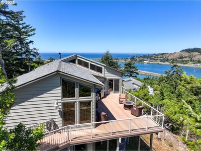 /international/us/94418-tom-cat-hill-rd-goldbeach-or-110101528880/