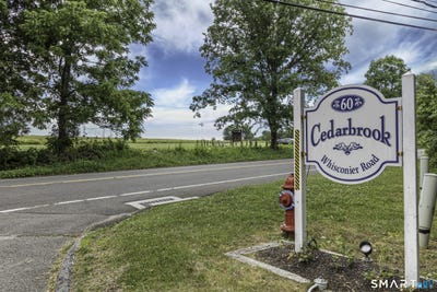 /international/us/11-cedarbrook-townhouse-brookfield-ct-110109101842/