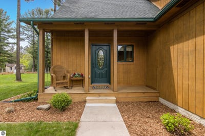 /international/us/1721-bannister-road-traverse-city-mi-110099824619/