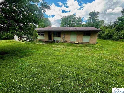 /international/us/723-valley-view-road-st-peter-mn-110108918729/