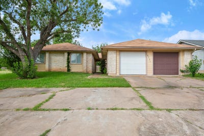 /international/us/2703-sunny-ln-taylor-tx-110100721065/