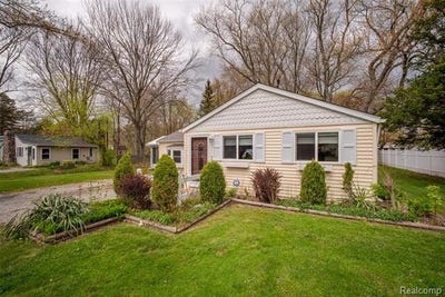 /international/us/7203-aspen-road-worth-twp-mi-110107892299/