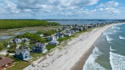 /international/us/37-fortunes-rocks-road-biddeford-me-110107406534/