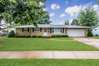 /international/us/1227-maple-street-neenah-wi-110101368441/
