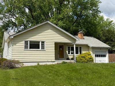 /international/us/1017-mary-avenue-dixon-il-110107775413/