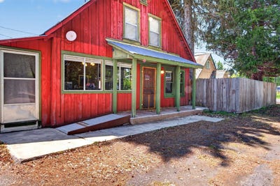 /international/us/270-bridge-street-chester-ca-110107879829/