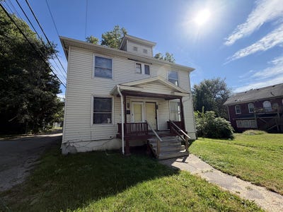 /international/us/511-brown-street-davenport-ia-110120423915/