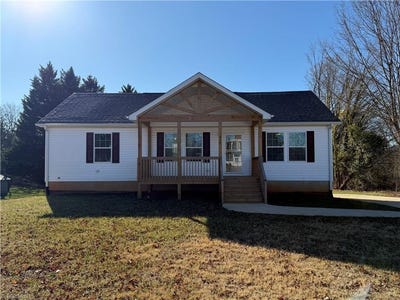 /international/us/812-w-main-street-pilot-mountain-nc-110104454743/