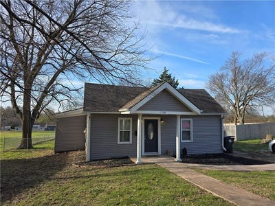 /international/us/120-e-south-avenue-belton-mo-110107824820/