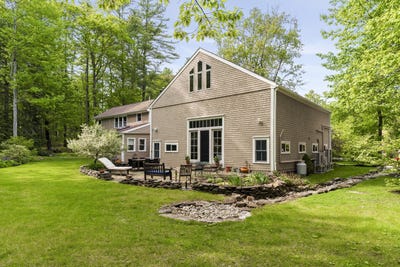 /international/us/9-conifer-ridge-road-cumberland-me-110109186695/