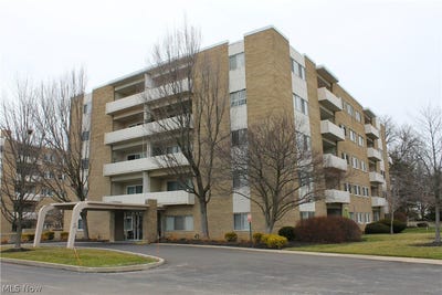 /international/us/2089-wooster-road-rocky-river-oh-110105930645/