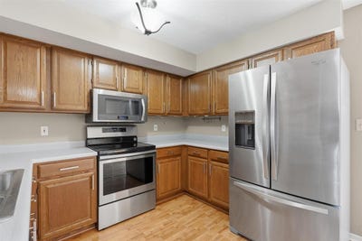 /international/us/932-westside-dr-iowacity-ia-110107403600/