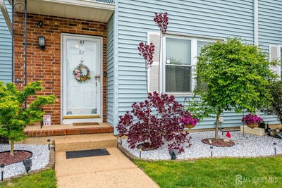 /international/us/87-brookview-circle-jamesburg-nj-110107731380/