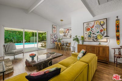 /international/us/6902-andasol-ave-van-nuys-ca-110107002755/