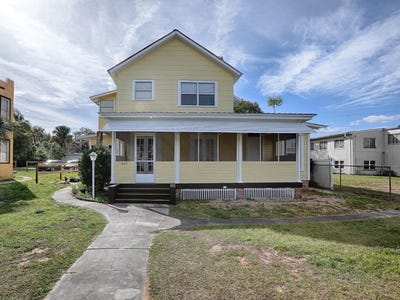 /international/us/422-e-citrus-avenue-eustis-fl-110105798286/