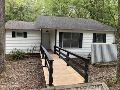 /international/us/1004-n-windrace-trail-sanford-nc-110107438614/