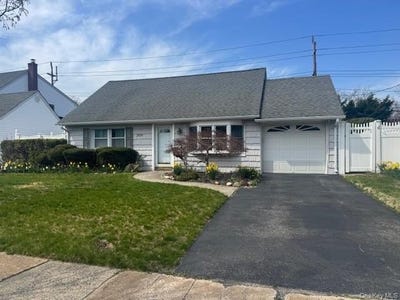 /international/us/3519-princeton-drive-n-wantagh-ny-110107355196/