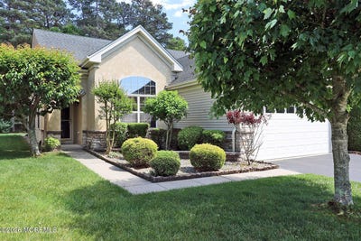 /international/us/27-vineyard-way-barnegat-nj-110108607650/