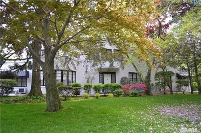 /international/us/20050-grand-central-parkway-queens-village-ny-110110356573/