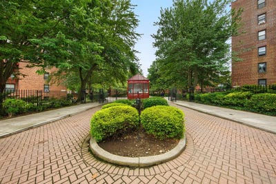 /international/us/150-25-72nd-road-flushing-ny-110101146688/
