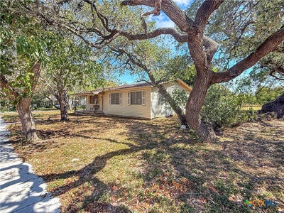 /international/us/416-n-penn-street-flatonia-tx-110120014614/