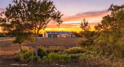/international/us/6417-county-road-240-waelder-tx-110096298950/