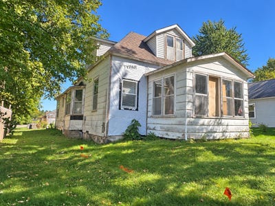 /international/us/425-argyle-ave-s-phillips-wi-110119966553/