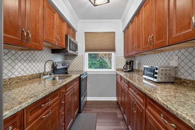 /international/us/214-avenue-a-bayonne-nj-110119957745/