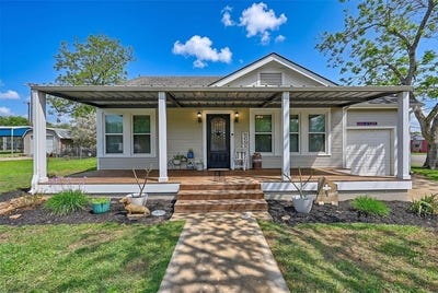 /international/us/407-north-summit-street-weimar-tx-110107343229/