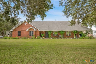 /international/us/126-lakeview-drive-victoria-tx-110109955271/