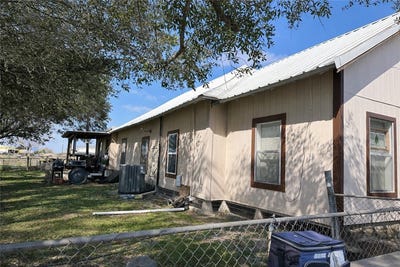 /international/us/10391-highway-359-orange-grove-tx-110105395633/