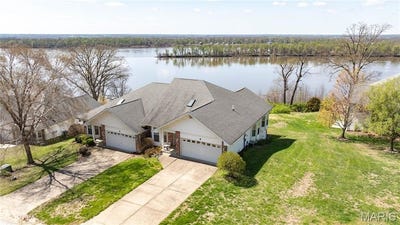 /international/us/48-quarry-riverfront-road-golden-eagle-il-110106057780/
