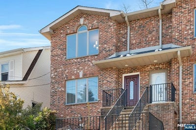 /international/us/573-kearney-avenue-cliffside-park-nj-110106219156/