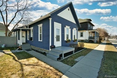 /international/us/1134-water-street-port-huron-al-110105767382/